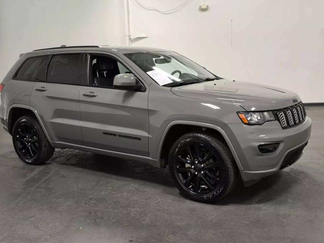 JEEP GRAND CHEROKEE 2019 1C4RJEAG8KC704705 image